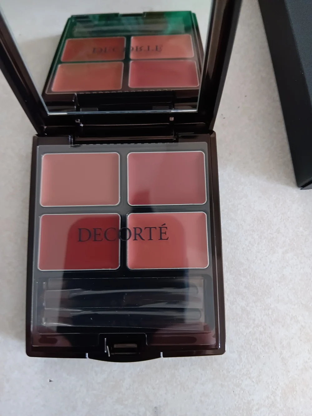 DECORTÉ Lip Palette In The Nudes.